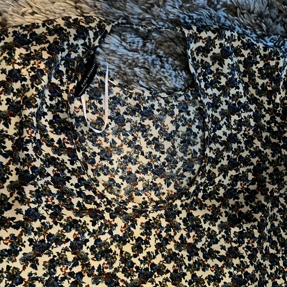 Blouse • Flowers on top 🔝 - Picture 5 of 10